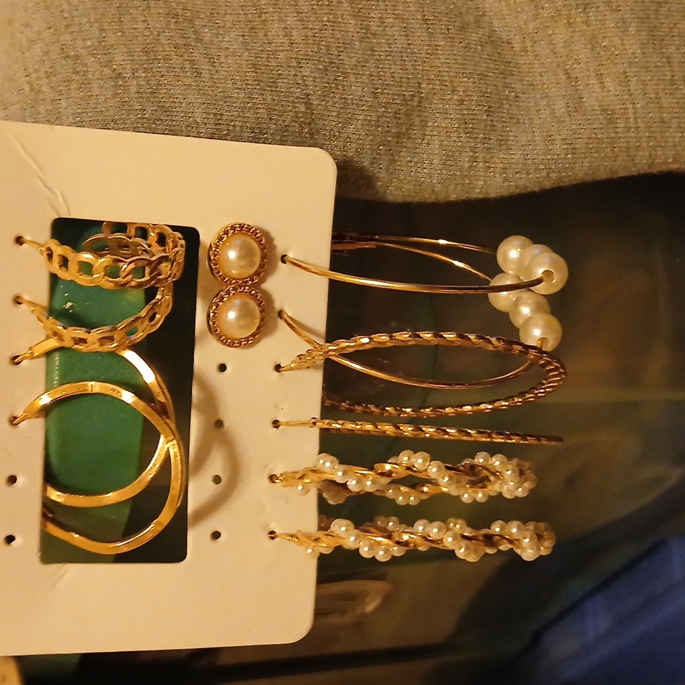 Pierced gold tone earrings, set 4